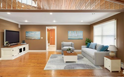 338 Elwood Rd, Elwood NY  11731-2215 exterior