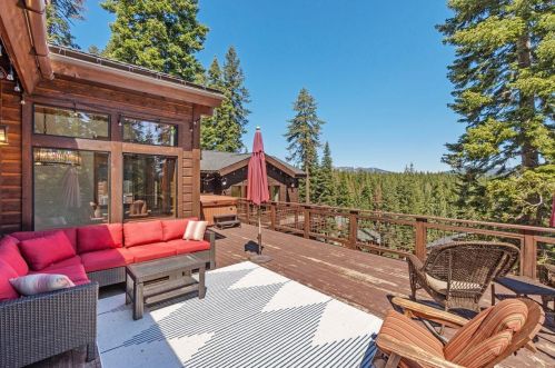 11298 Ski Slope Way, Truckee CA  96161-6603 exterior