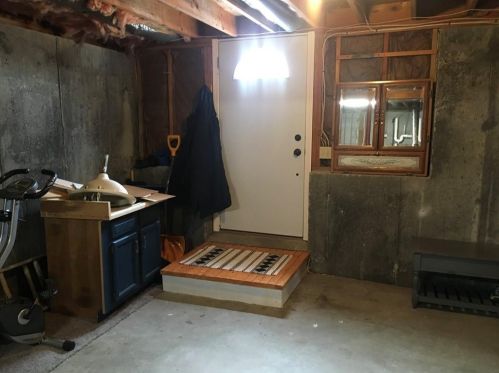 17 Pne Ave, Coventry RI 02816-5929 exterior