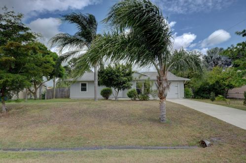 825 Amethist Ter, Fort Pierce, FL 34953-1904