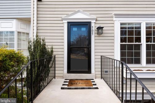 505 Breckinridge Sq, Leesburg, VA 20175-8968