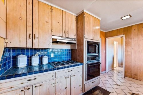 1136 Avocado Crst Rd, La Habra CA 90631-8108 exterior