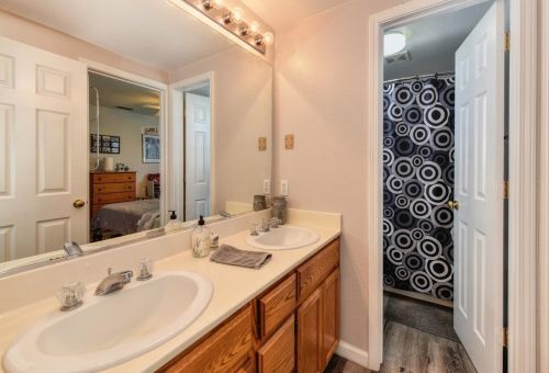 8229 Oakbriar Cir, Elk Grove CA  95758-7900 exterior