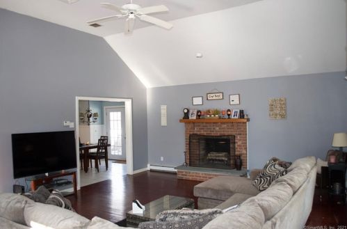 159 Vlg Rd, Huntington CT 06484-1670 exterior