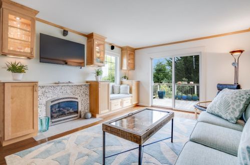 630 Columbus St, Princeton By The Sea, CA 94019-4607
