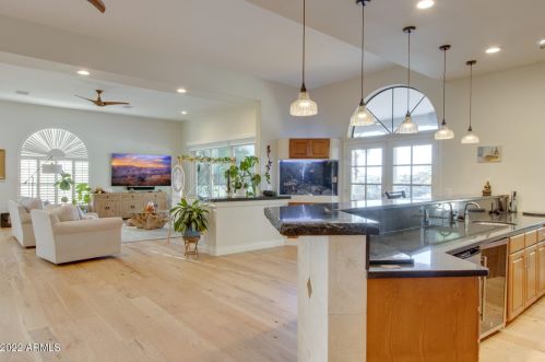 14461 15th Ave, Phoenix AZ  85023-5176 exterior