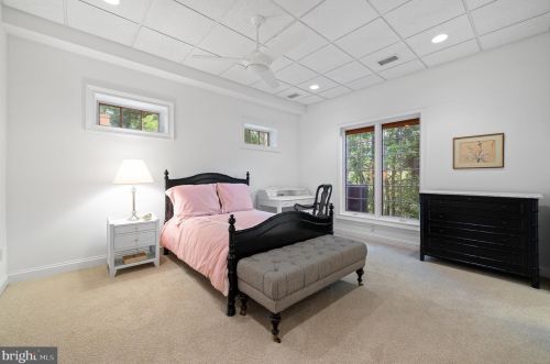 100 Deer Vly Ln, Wilmington DE  19807-1912 exterior