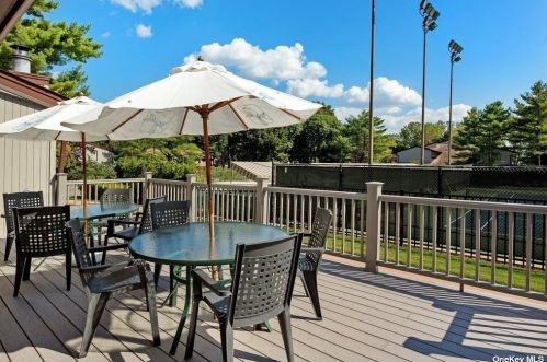 147 Foxwood Dr, Muttontown NY  11753-1121 exterior