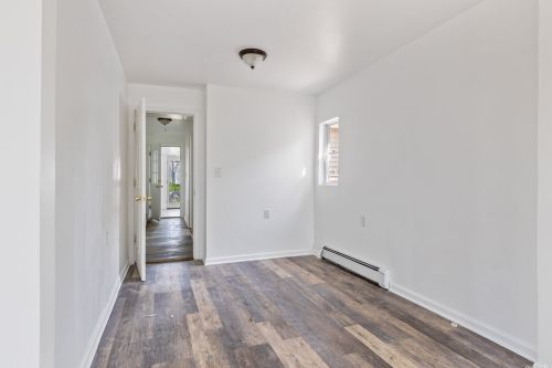 64 Knoll St, North Lindenhurst NY  11757-6906 exterior