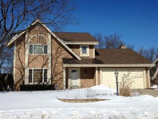 14230 Fieldpointe Dr, Waukesha, WI 53151-1221