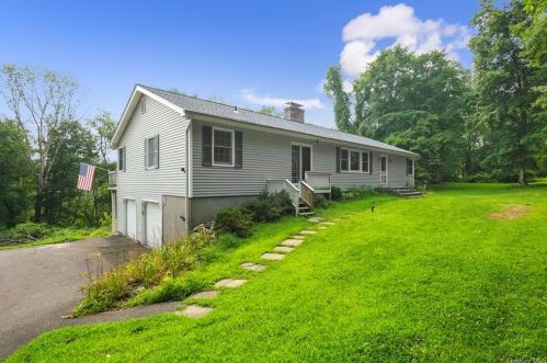 59 Scofield Rd, Scotts Corners, NY 10576-1332