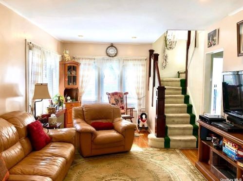 90-44 205th St, Jamaica, NY 11423-2210