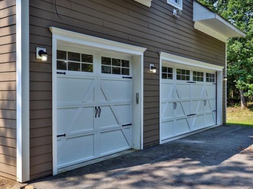 27 Stonehenge Rd, Warwick NY  10990-2354 exterior