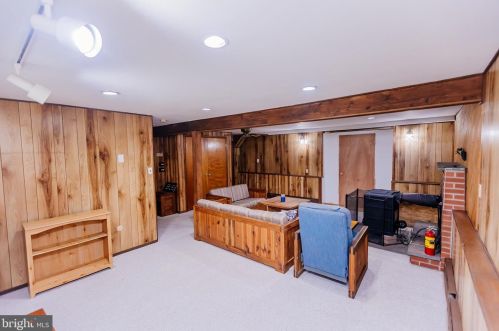 223 Meadow Dr, Yardley PA  19067-1311 exterior