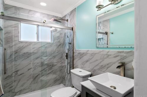 577 Centre Ave, North Lindenhurst NY  11757-3114 exterior