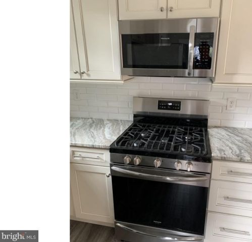 909 Washington Ave, Palmyra, NJ 08065-2015