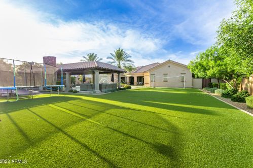 2111 Mead Dr, Gilbert AZ 85298-1215 exterior