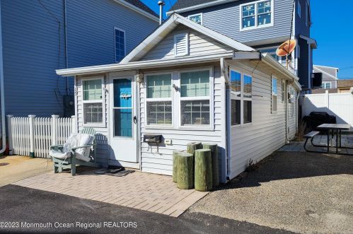 15 Rutherford Ln, Lavallette, NJ 08735-1935