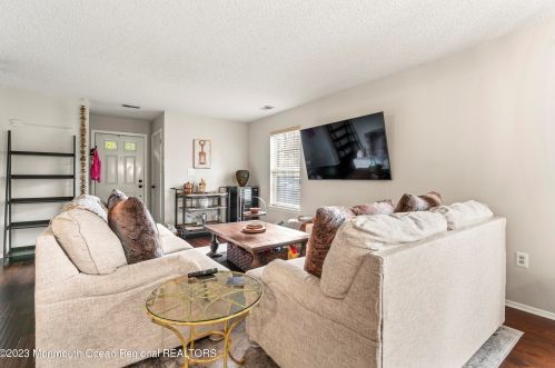 13 Lincoln Ct, Tinton Falls NJ  07712-3178 exterior