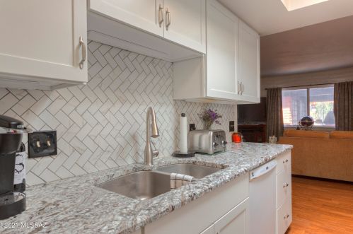 365 Calle De La Amistad, Green Valley, AZ 85614-3202