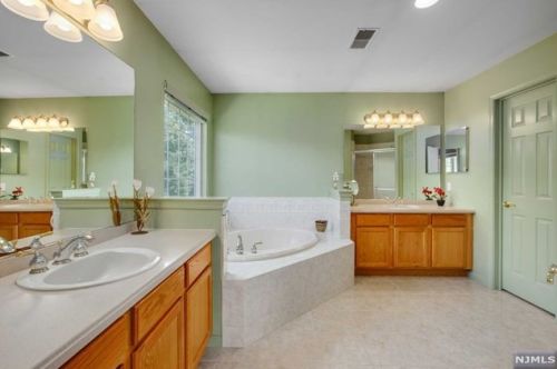 22 Winding Way, West Paterson NJ  07424-2665 exterior