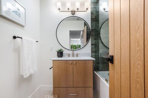 6464 Firmament Ave, Van Nuys CA  91406-6218 exterior