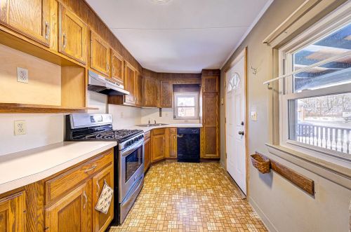 78 Old Glenham Rd, Fishkill NY  12524-3104 exterior