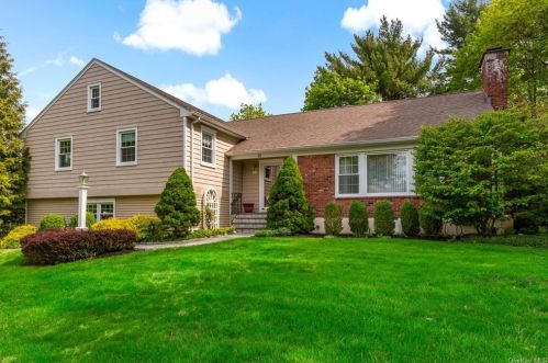 51 Meadow Rd, Briarcliff NY  10510-1134 exterior