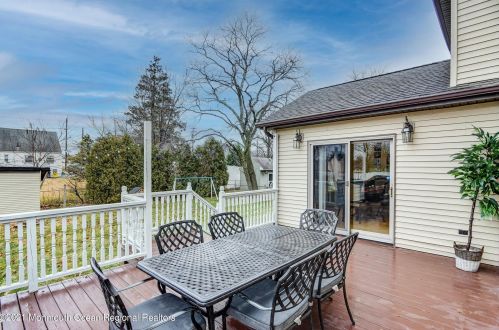 26 Northfield Ave, East Brunswick NJ  08816-3031 exterior