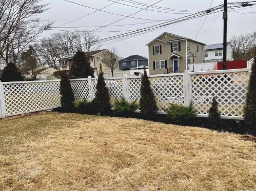 168 Washington Ave, Wheatley Heights NY  11798-2020 exterior