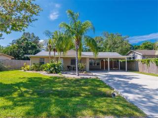 2126 Outer Dr, Sarasota, FL 34231-4314