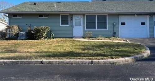431 Falmouth Ct, Panamoka, NY 11961-1269