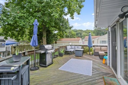 56 Windsong Ln, Milford CT  06460-5945 exterior