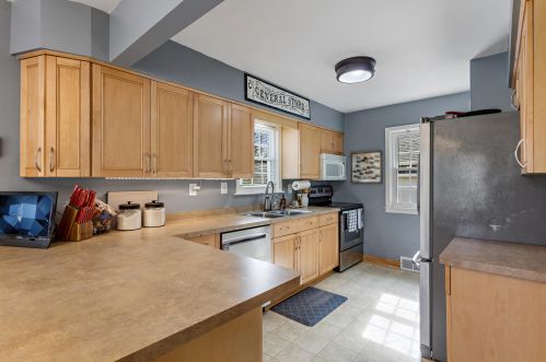 1142 8 Ave, West Bend WI 53090-1802 exterior