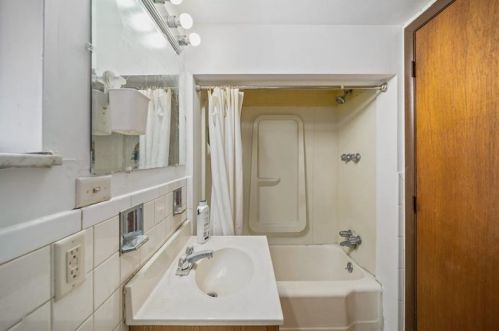 53 19th St, Pittsburgh PA 15215-2754 exterior