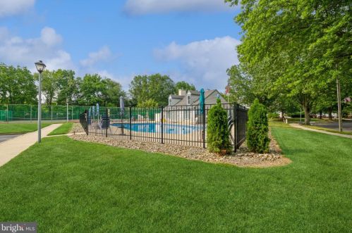 818 Westfield Dr, Riverton NJ  08077-3357 exterior