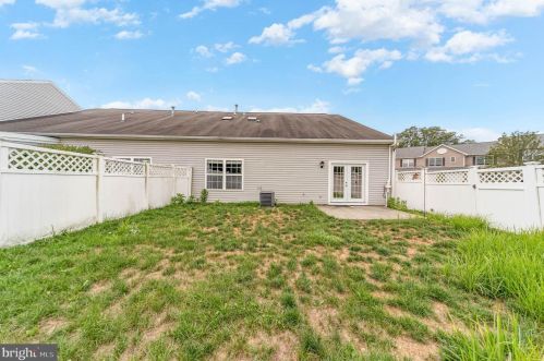 132 Peregrine Ln, Hummelstown PA  17036-8845 exterior
