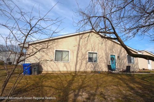 48 Kathy Ct, Bricktown, NJ 08724-1471