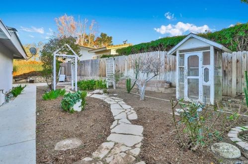 1229 Carmel Dr, Simi Valley CA 93065-4118 exterior