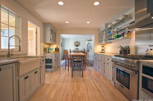 3 Lilac Ln, West Woods, CT 06069-2302