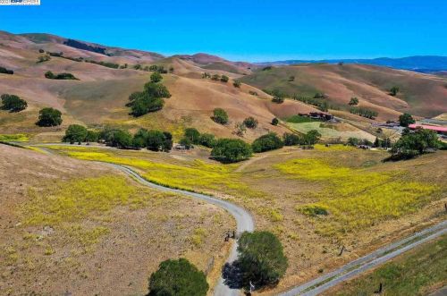 6901 Johnston Rd, Pleasanton CA  94588-9460 exterior