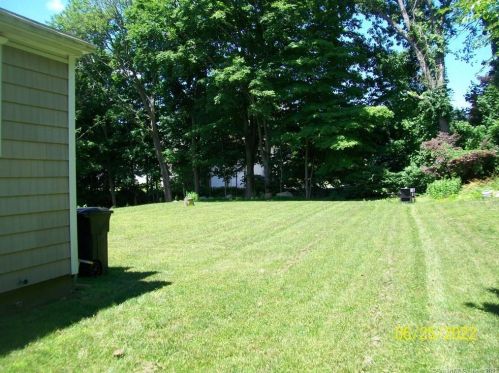 20 Mclaughlin Ter, Derby CT 06418-2126 exterior