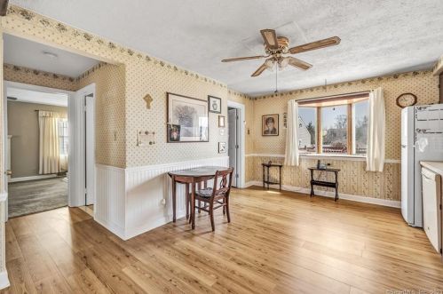 186 Margherita Lawn, Stratford CT  06615-7546 exterior