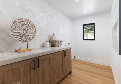 1945 Santiago Dr, Newport Beach CA  92660-3834 exterior