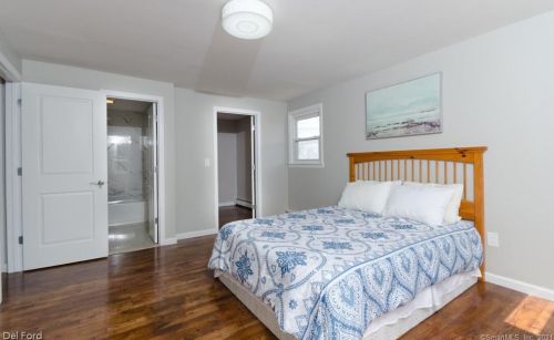 16 Crestview Dr, Uncasville CT  06382-1206 exterior