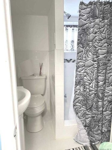 13-62 Chandler St, Far Rockaway NY  11691-3001 exterior