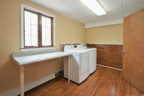31 Riverview Cir, Waterbury, CT 06716-2409