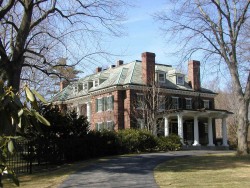 19 Dartmouth St, Newton, MA 02465-2601