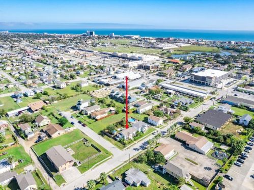 2202 67 St, Galveston TX 77551-1583 exterior