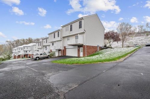 1052 Woodlawn Dr, Canonsburg PA  15317-5451 exterior